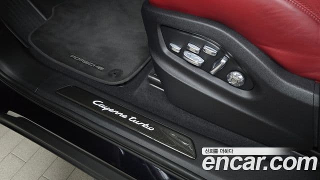 Porsche Cayenne 2020 — ფოტო 15/34