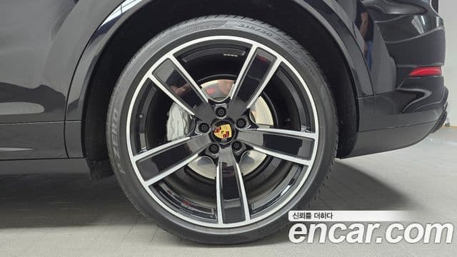 Porsche Cayenne 2020 — ფოტო 19/34