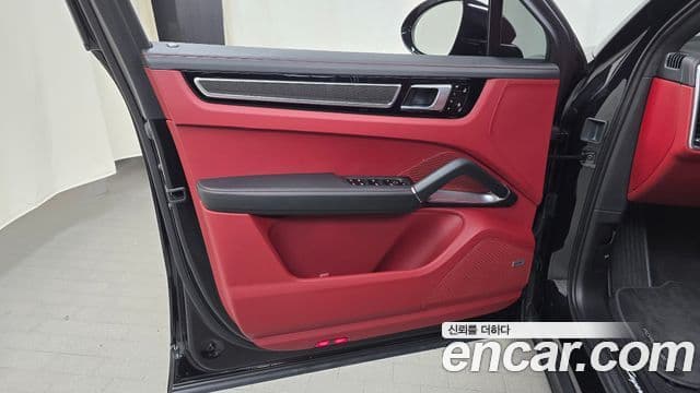 Porsche Cayenne 2020 — ფოტო 9/34
