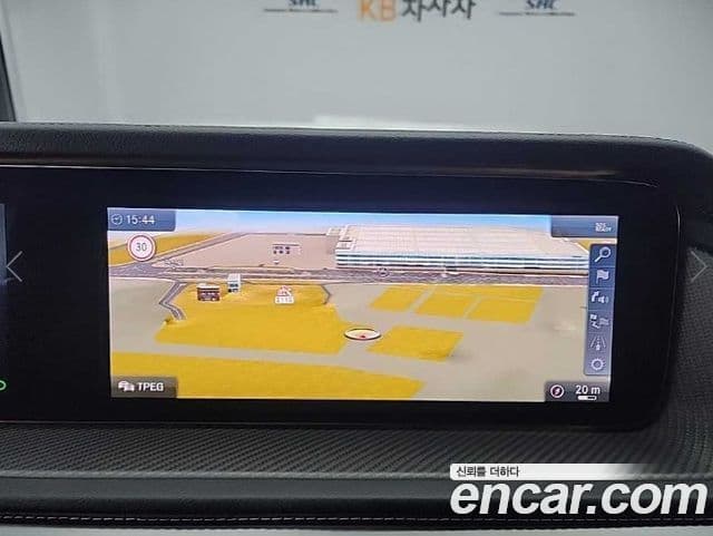 Mercedes-Benz G-Class 2022 — Photo 13/20