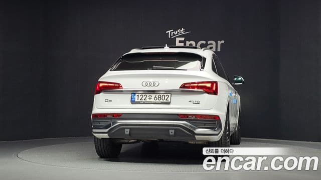 Audi Q5 2022 — Photo 7/32