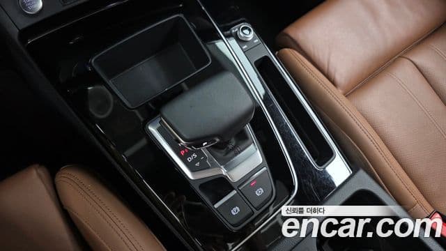 Audi Q5 2022 — Photo 8/32