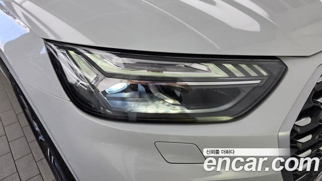 Audi Q5 2022 — Photo 2/32