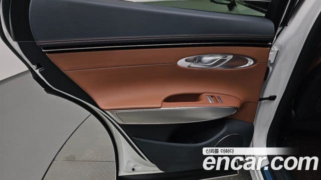 Genesis GV70 2023 — Photo 32/35