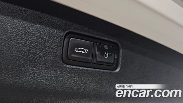Genesis GV70 2023 — Photo 27/35