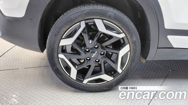 Kia Seltos 2022 — ფოტო 17/30