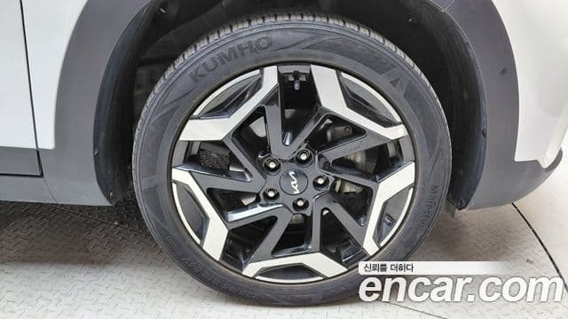 Kia Seltos 2022 — ფოტო 7/30
