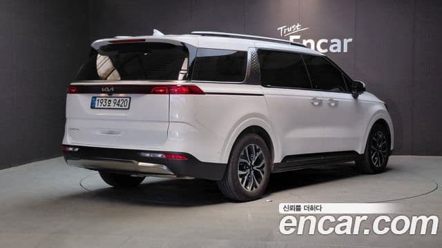 Kia Carnival 2023 — Фото 2/20