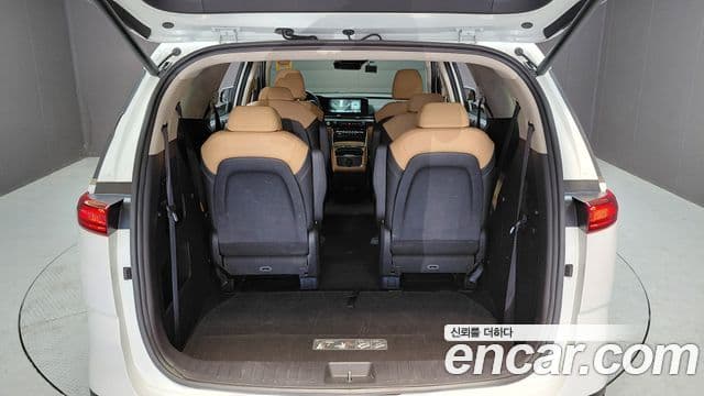 Kia Carnival 2023 — Фото 16/20