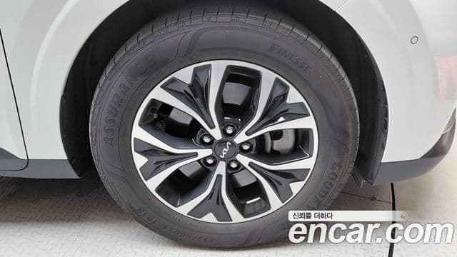 Kia Carnival 2023 — Şəkil 7/34