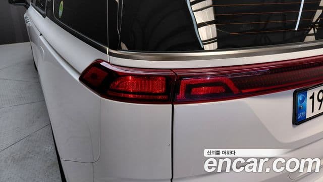 Kia Carnival 2023 — Şəkil 24/34