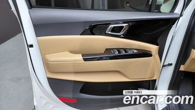 Kia Carnival 2023 — Şəkil 21/34
