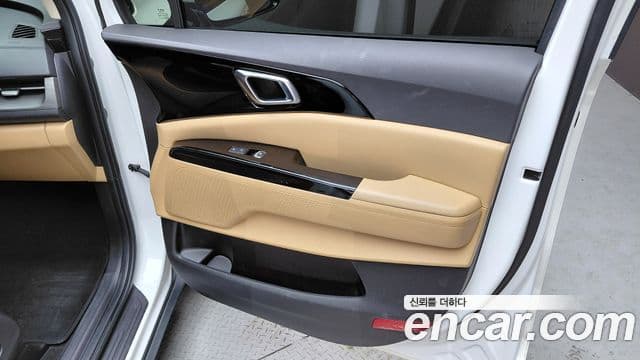Kia Carnival 2023 — Şəkil 8/34