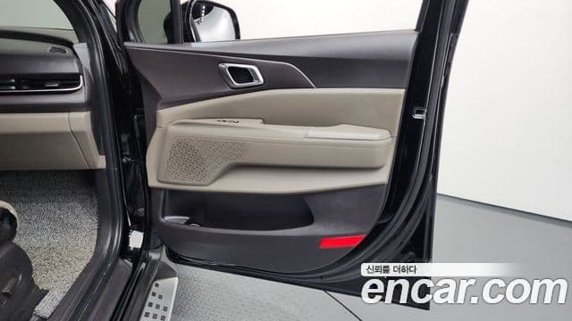 Kia Carnival 2024 — Şəkil 29/33