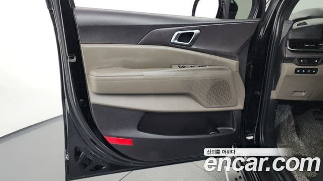 Kia Carnival 2024 — Şəkil 30/33