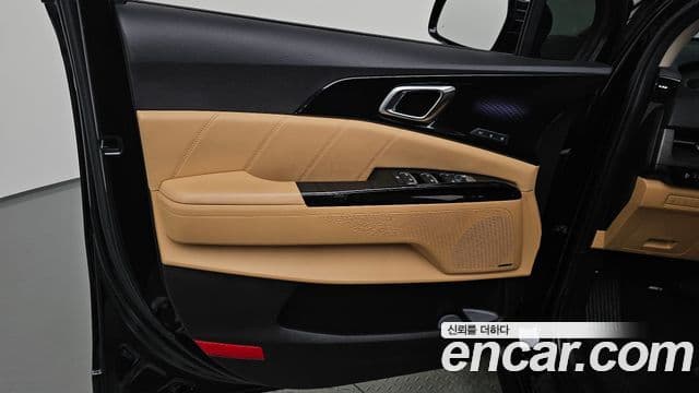 Kia Carnival 2022 — Photo 8/35