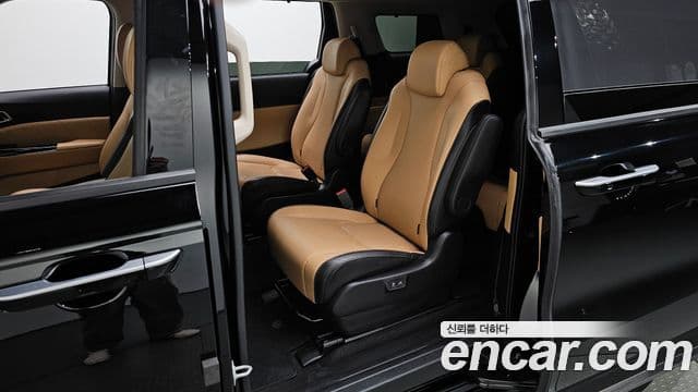 Kia Carnival 2022 — Photo 25/35
