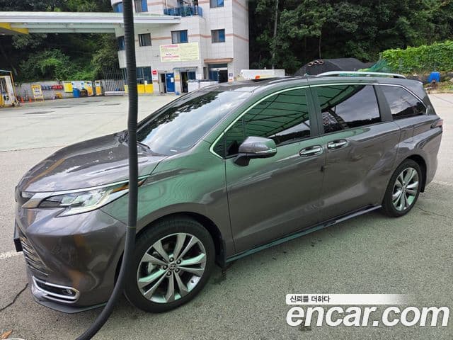 Toyota Sienna 2024 — ფოტო 9/12