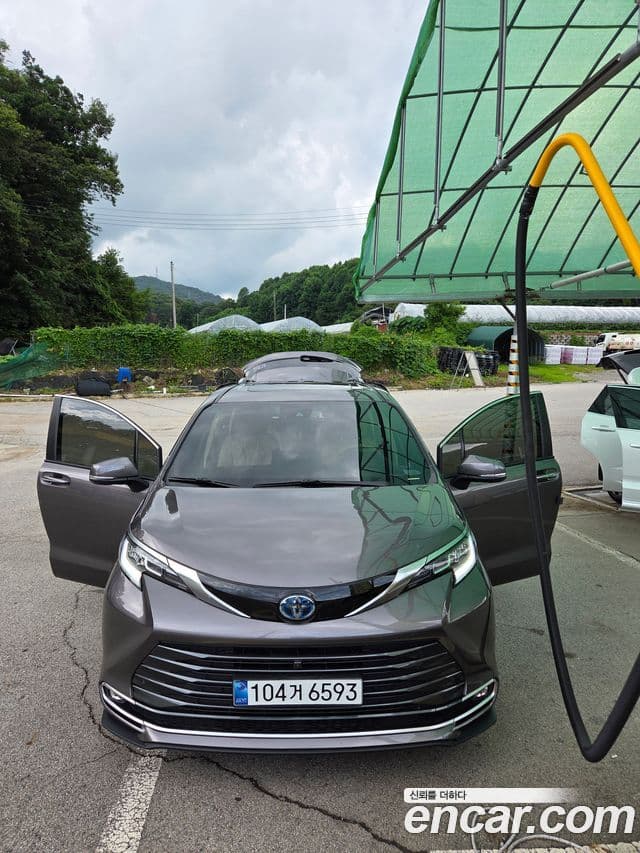 Toyota Sienna 2024 — ფოტო 5/12