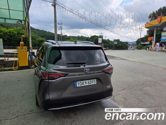 Toyota Sienna 2024 — ფოტო 1/12