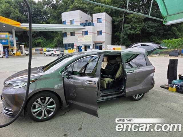 Toyota Sienna 2024 — ფოტო 11/12