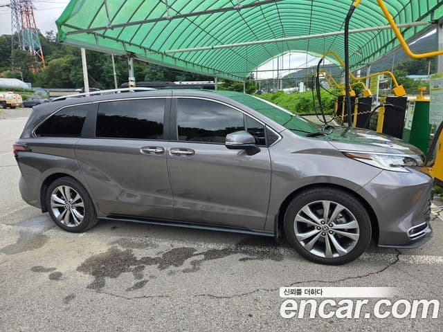 Toyota Sienna 2024 — ფოტო 8/12