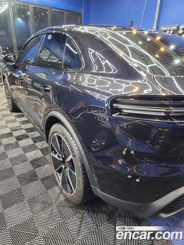 Porsche Macan EV 2025 — ფოტო 5/20
