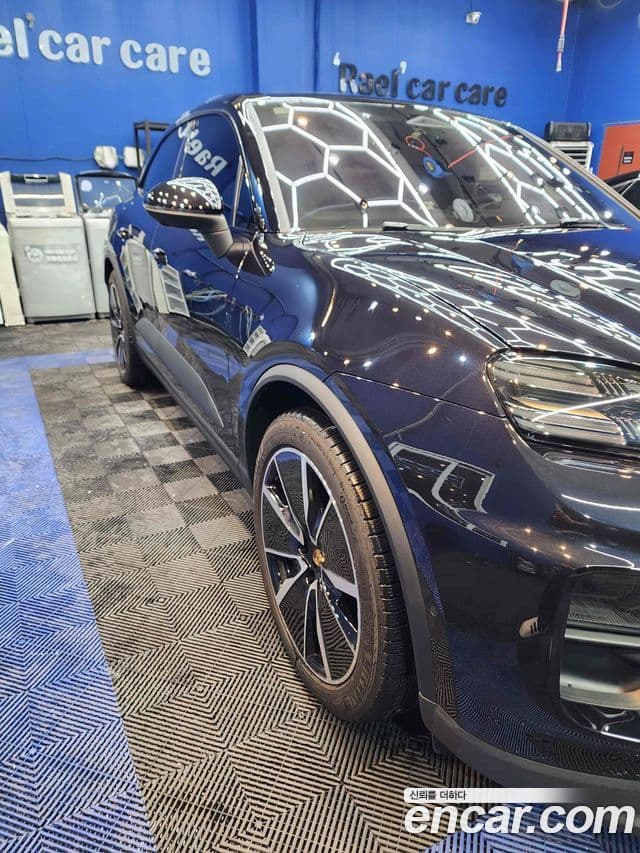 Porsche Macan EV 2025 — ფოტო 15/20