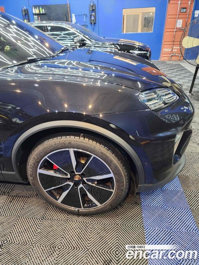 Porsche Macan EV 2025 — ფოტო 8/20
