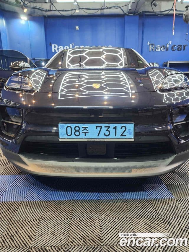Porsche Macan EV 2025 — ფოტო 6/20
