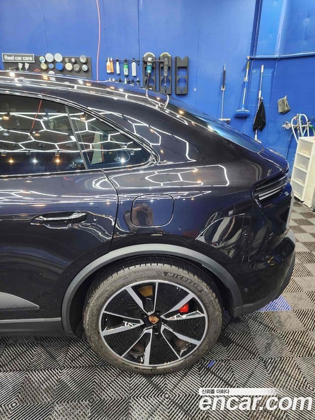 Porsche Macan EV 2025 — ფოტო 2/20
