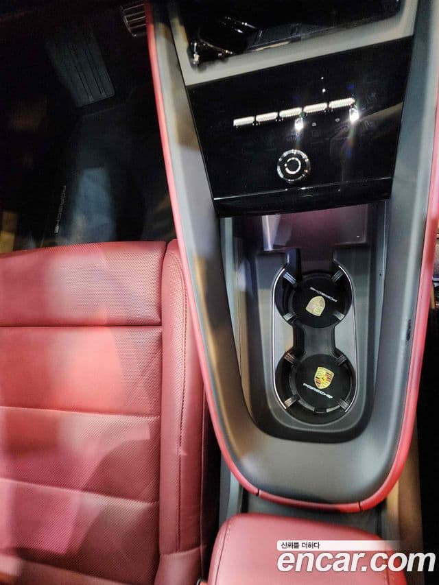 Porsche Macan EV 2025 — ფოტო 11/20