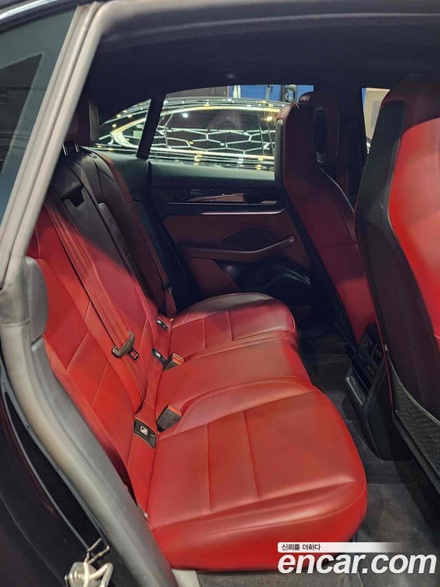 Porsche Macan EV 2025 — ფოტო 16/20