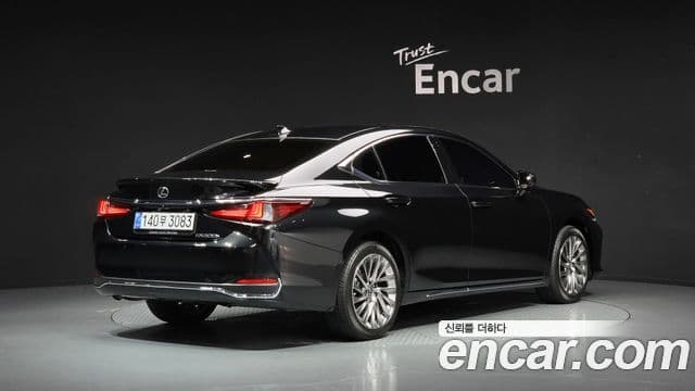 Lexus ES300h 2026 — Photo 28/32