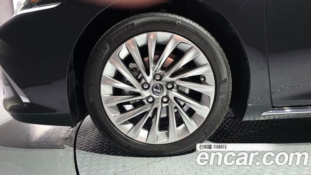 Lexus ES300h 2026 — Photo 27/32