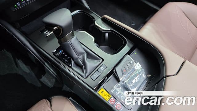 Lexus ES300h 2026 — Photo 13/32