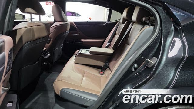 Lexus ES300h 2026 — Photo 17/32