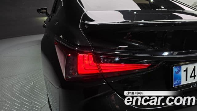 Lexus ES300h 2026 — Photo 16/32