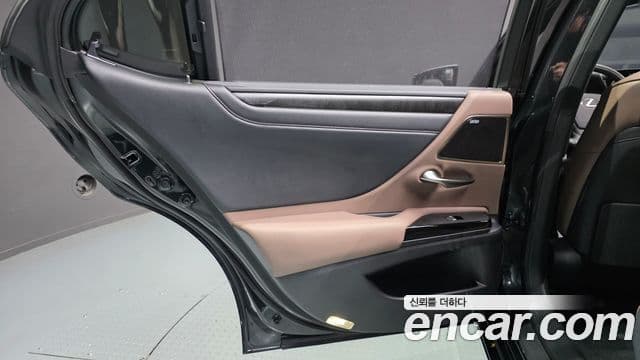 Lexus ES300h 2026 — Photo 23/32