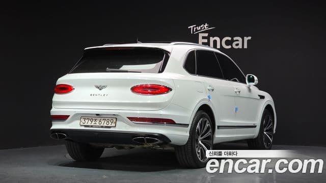 Bentley Bentayga 2023 — Photo 16/40