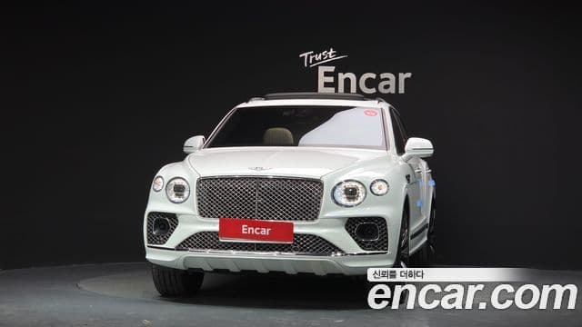 Bentley Bentayga 2023 — Photo 2/40