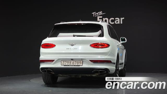 Bentley Bentayga 2023 — Photo 14/40