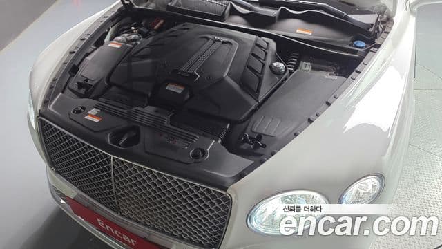 Bentley Bentayga 2023 — Photo 4/40