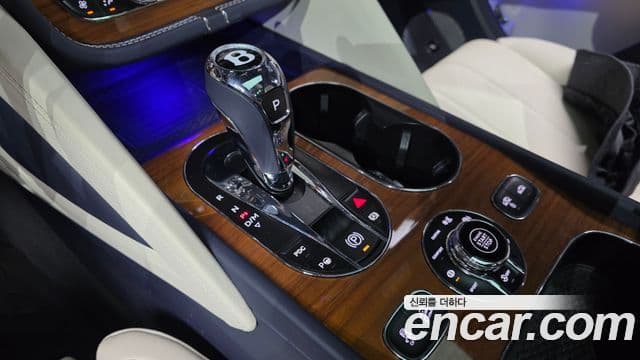 Bentley Bentayga 2023 — Photo 30/40