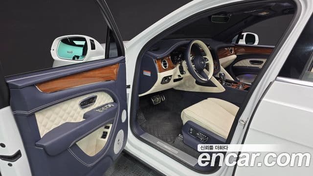 Bentley Bentayga 2023 — Photo 11/40