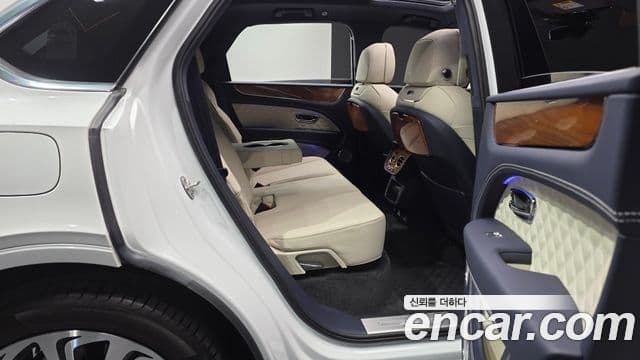Bentley Bentayga 2023 — Photo 35/40