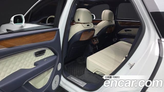 Bentley Bentayga 2023 — Photo 5/40