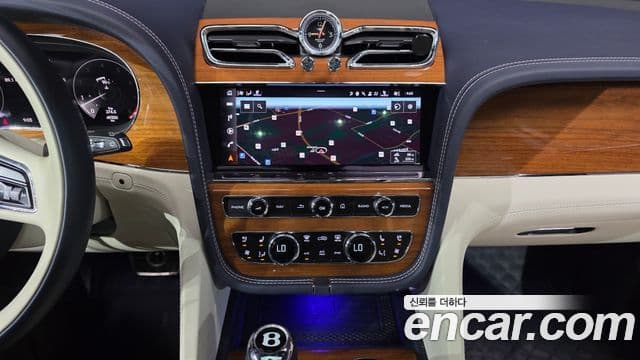 Bentley Bentayga 2023 — Photo 7/40