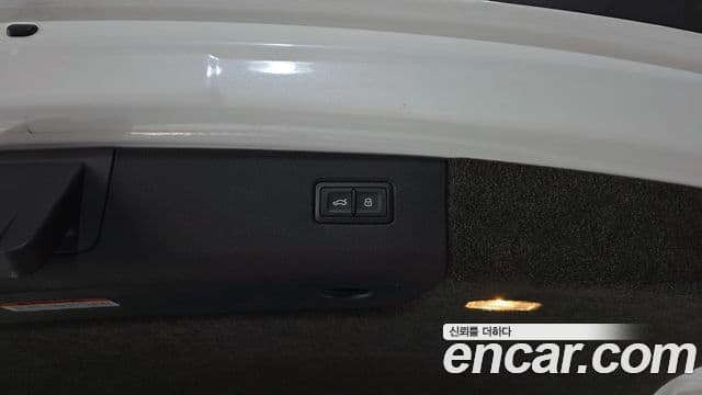Bentley Bentayga 2023 — Photo 19/40