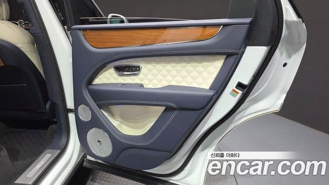 Bentley Bentayga 2023 — Photo 12/40